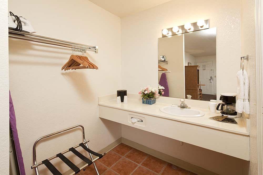 On The River Hotel 4*